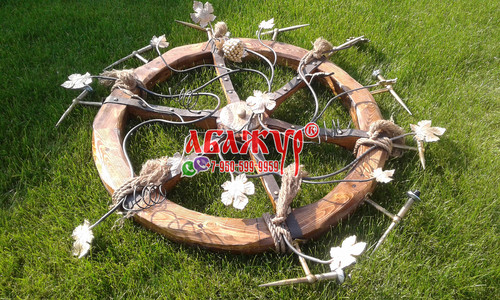 Люстра колесо телеги деревянное с ковкой цена фото (3)