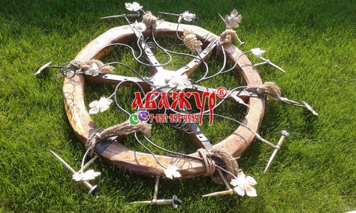 Люстра колесо телеги деревянное с ковкой цена фото (4)